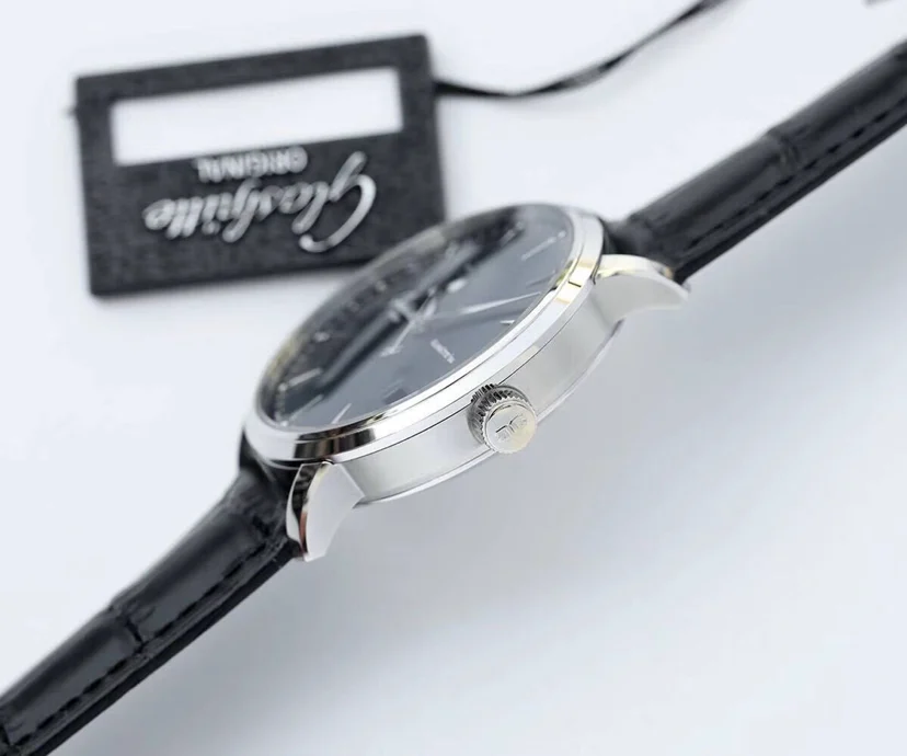 Glashütte Original Senator Moon Phase — photographed off the sweep