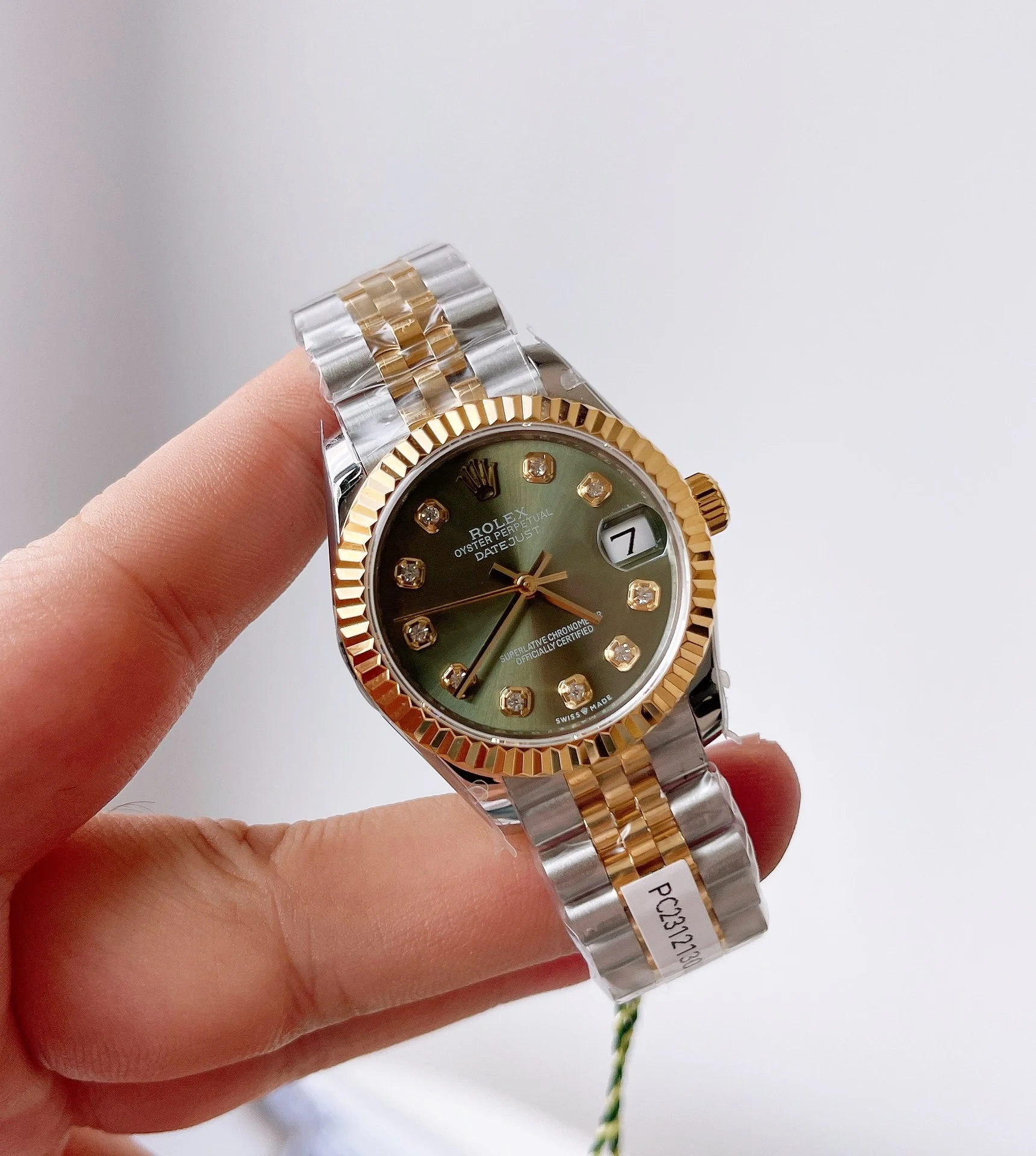 Gradual gold and green disc — photographed off the sweep