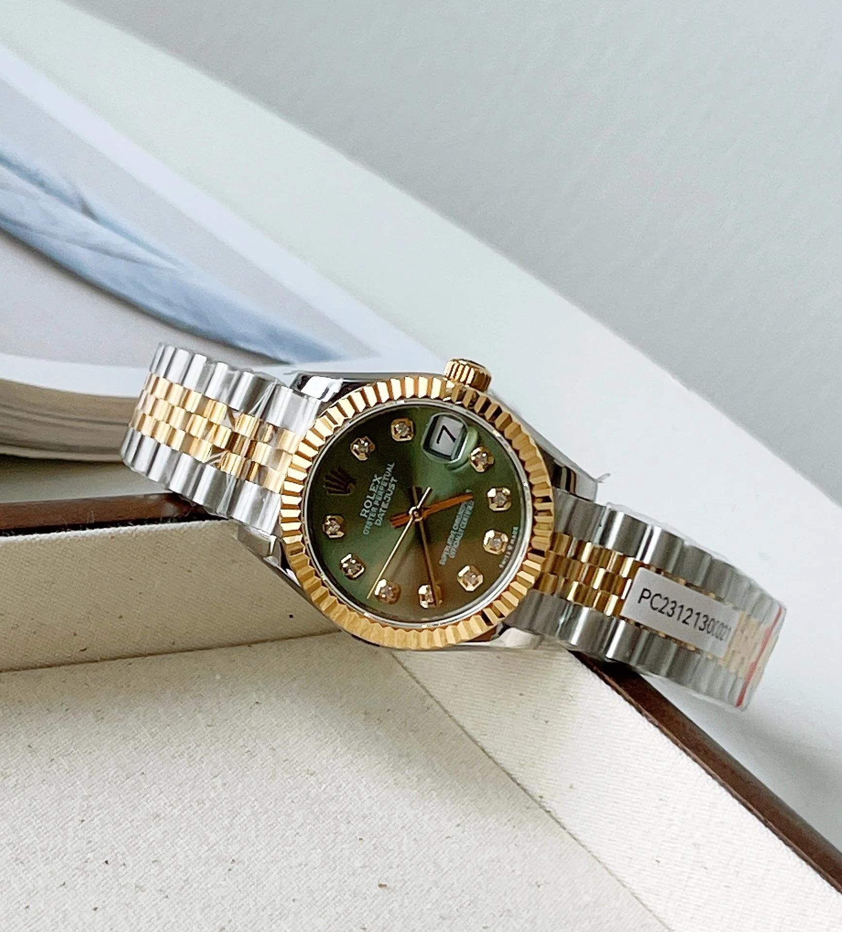 Gradual gold and green disc — photographed off the sweep