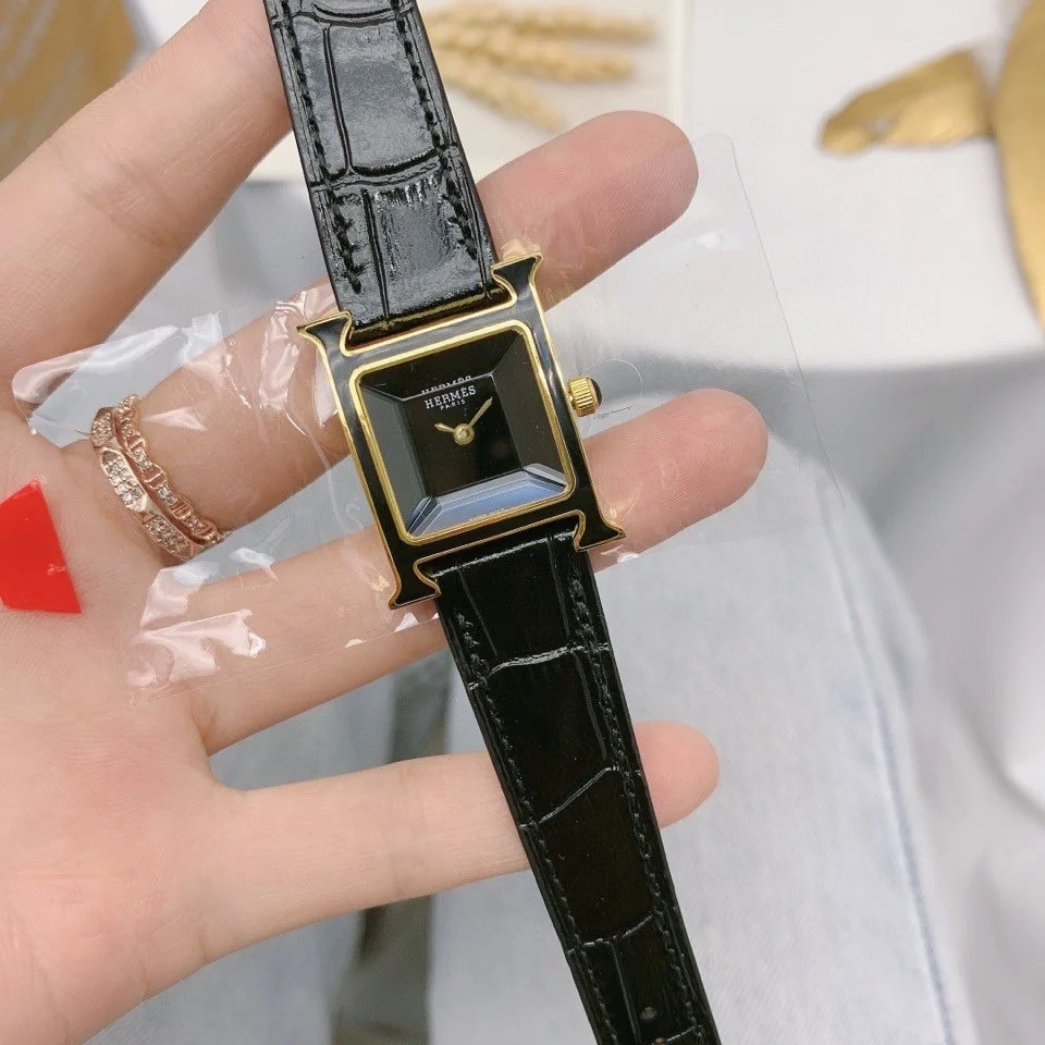 Hermès Black Dial — photographed off the sweep