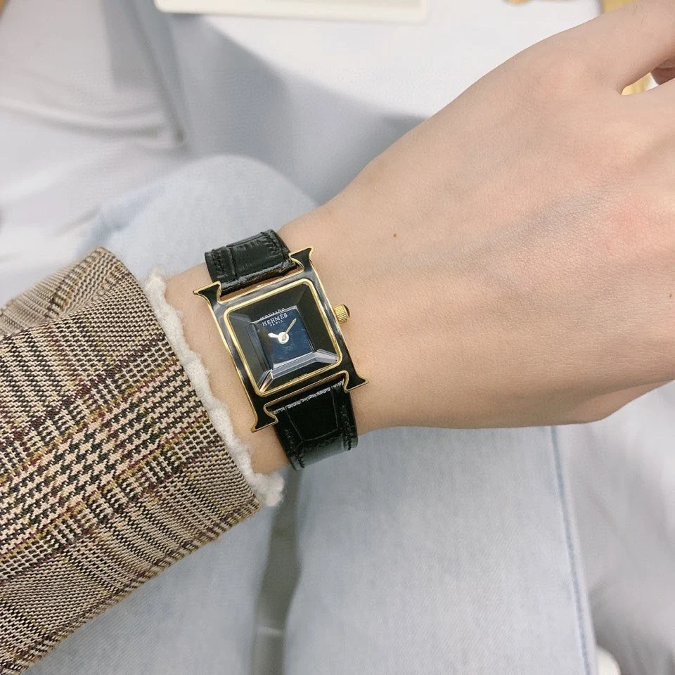 Hermès Black Dial — photographed off the sweep