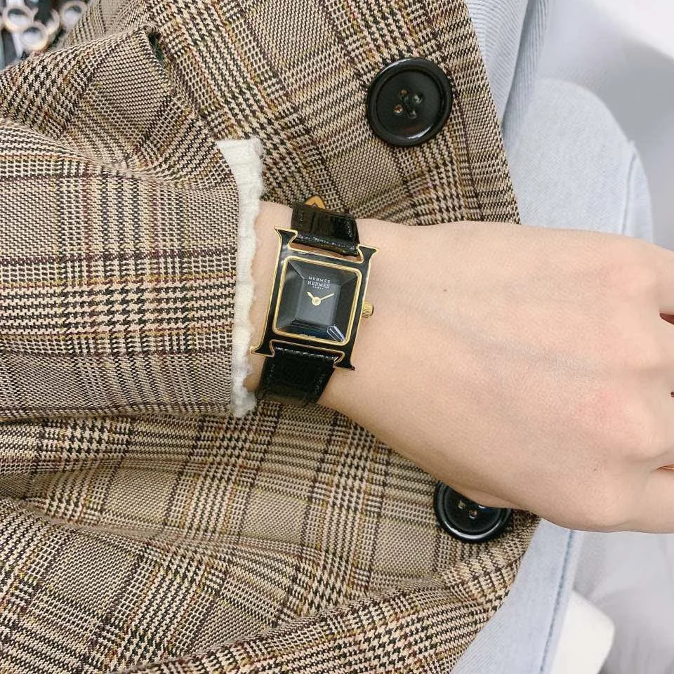 Hermès Black Dial — photographed off the sweep
