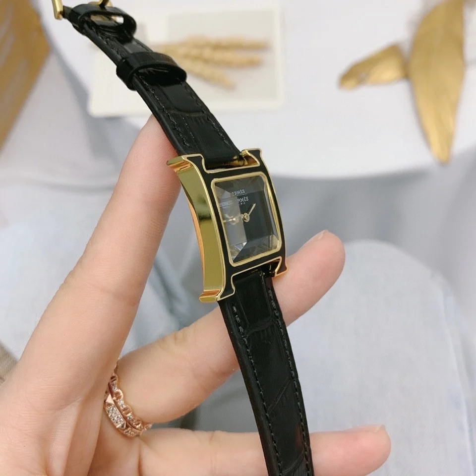Hermès Black Dial — photographed off the sweep