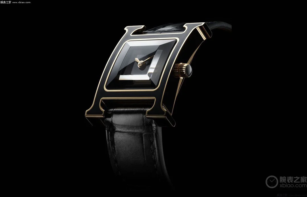 Hermès Hermes official website image — photographed off the sweep