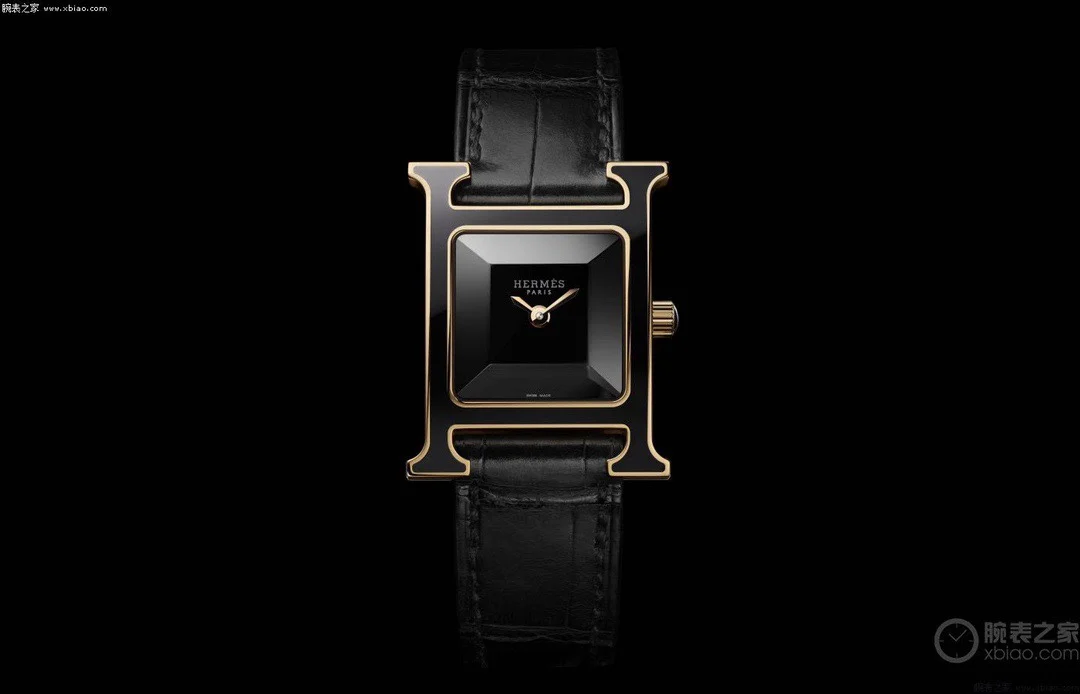 Hermès Hermes official website image — photographed off the sweep
