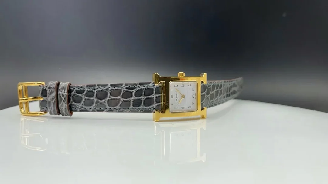 Hermès Yellow Gold 21mm — photographed off the sweep