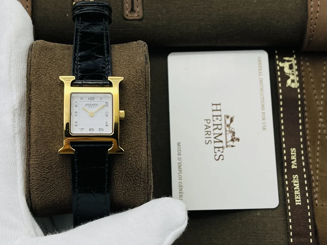 Hermès Yellow Gold 21mm — photographed off the sweep