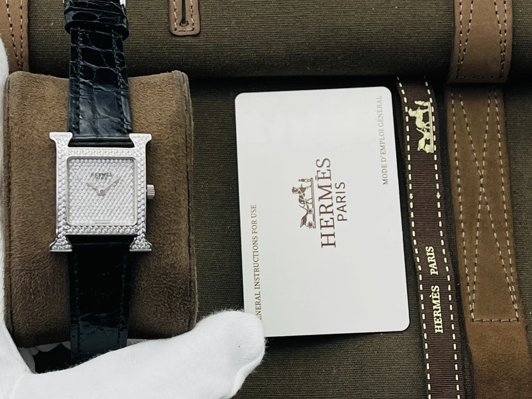Hermès Yellow Gold 21mm — photographed off the sweep