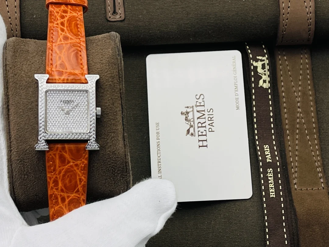 Hermès Yellow Gold 21mm — photographed off the sweep