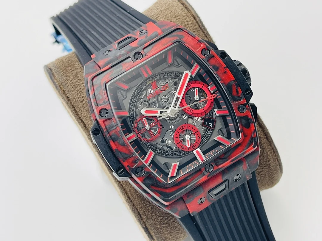 Hublot Big Bang Carbon Black Dial — photographed off the sweep