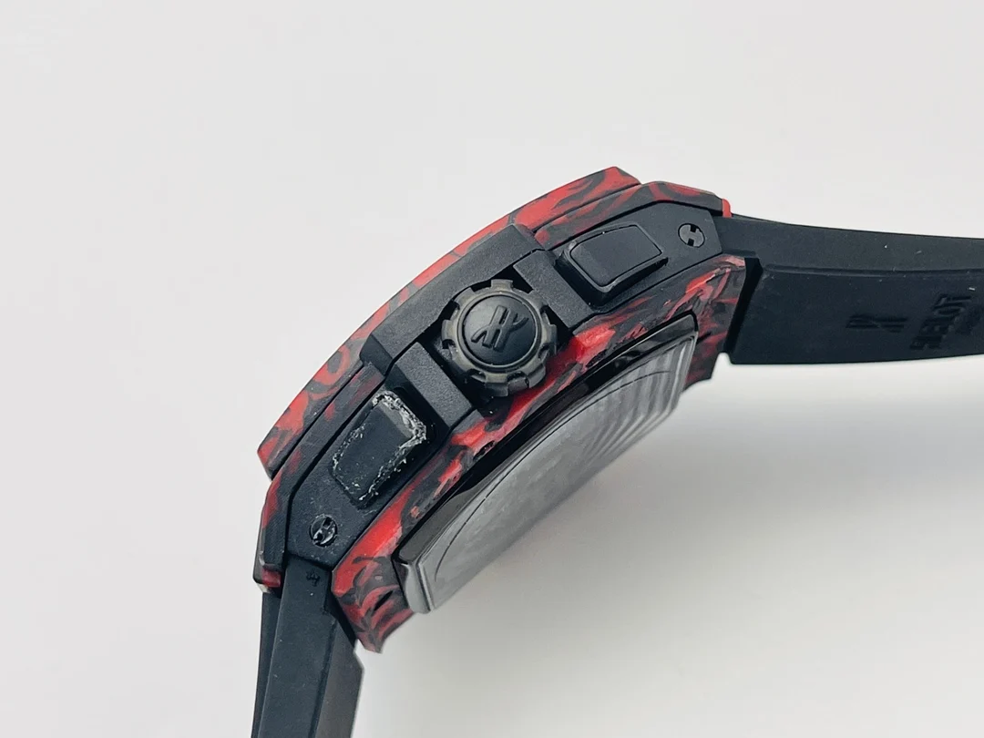 Hublot Big Bang Carbon Black Dial — photographed off the sweep