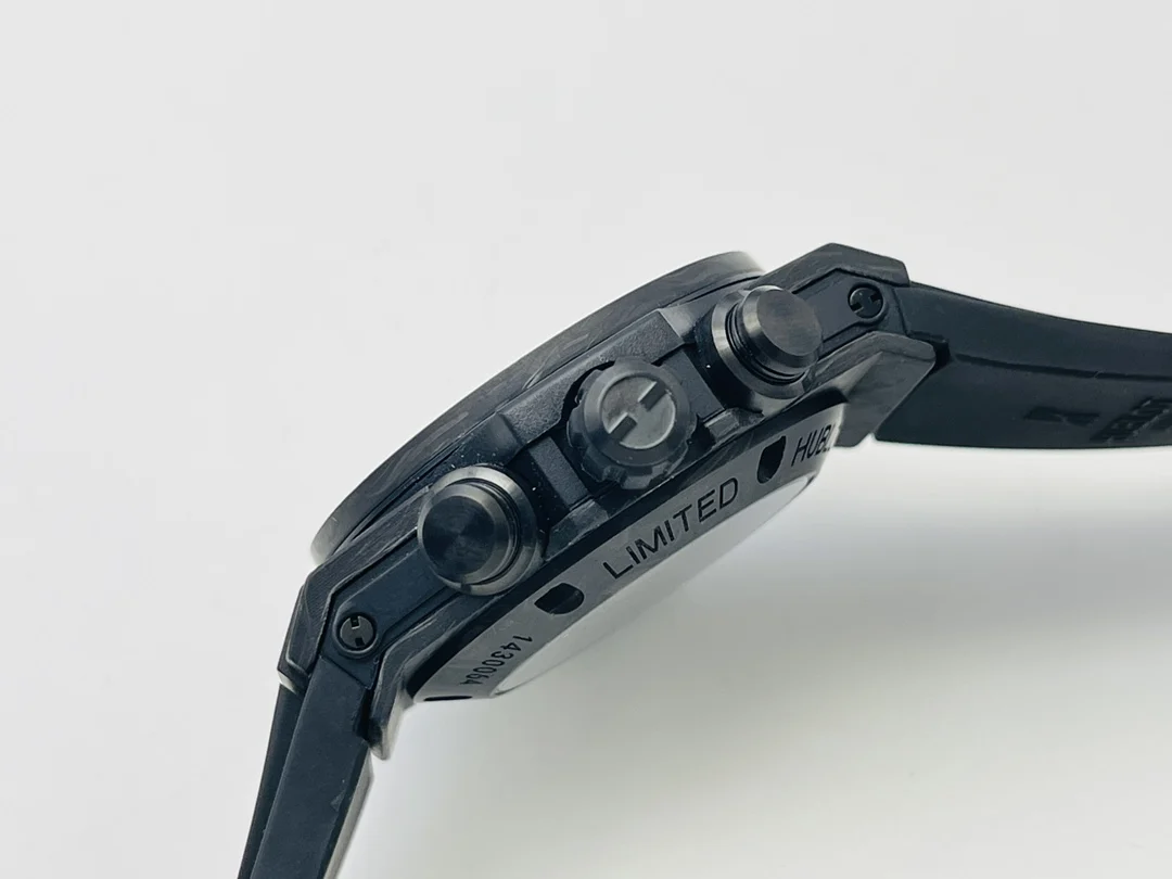 Hublot Big Bang Carbon Blue Dial — photographed off the sweep