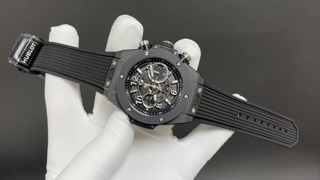 Hublot Big Bang Ceramic Black Dial 42mm — photographed off the sweep