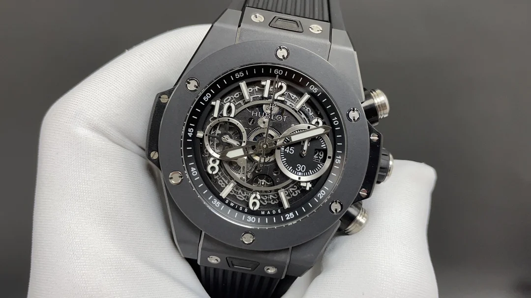 Hublot Big Bang Ceramic Black Dial 42mm — photographed off the sweep