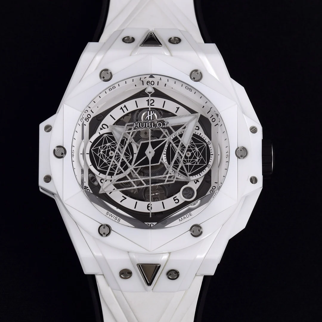 Hublot Big Bang Ceramic Green Dial 45mm — photographed off the sweep