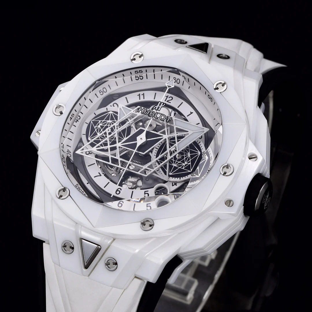 Hublot Big Bang Ceramic Green Dial 45mm — photographed off the sweep