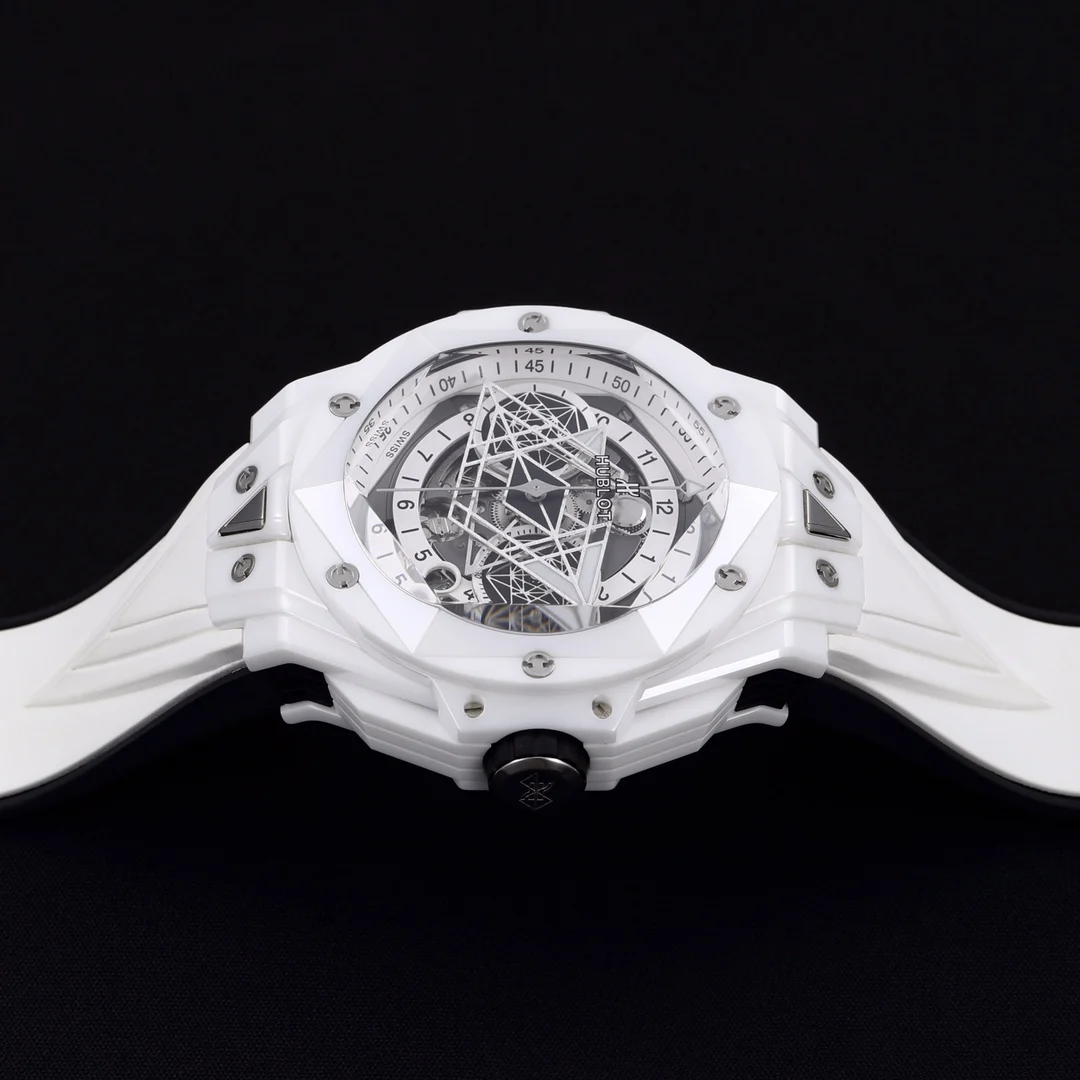 Hublot Big Bang Ceramic Green Dial 45mm — photographed off the sweep