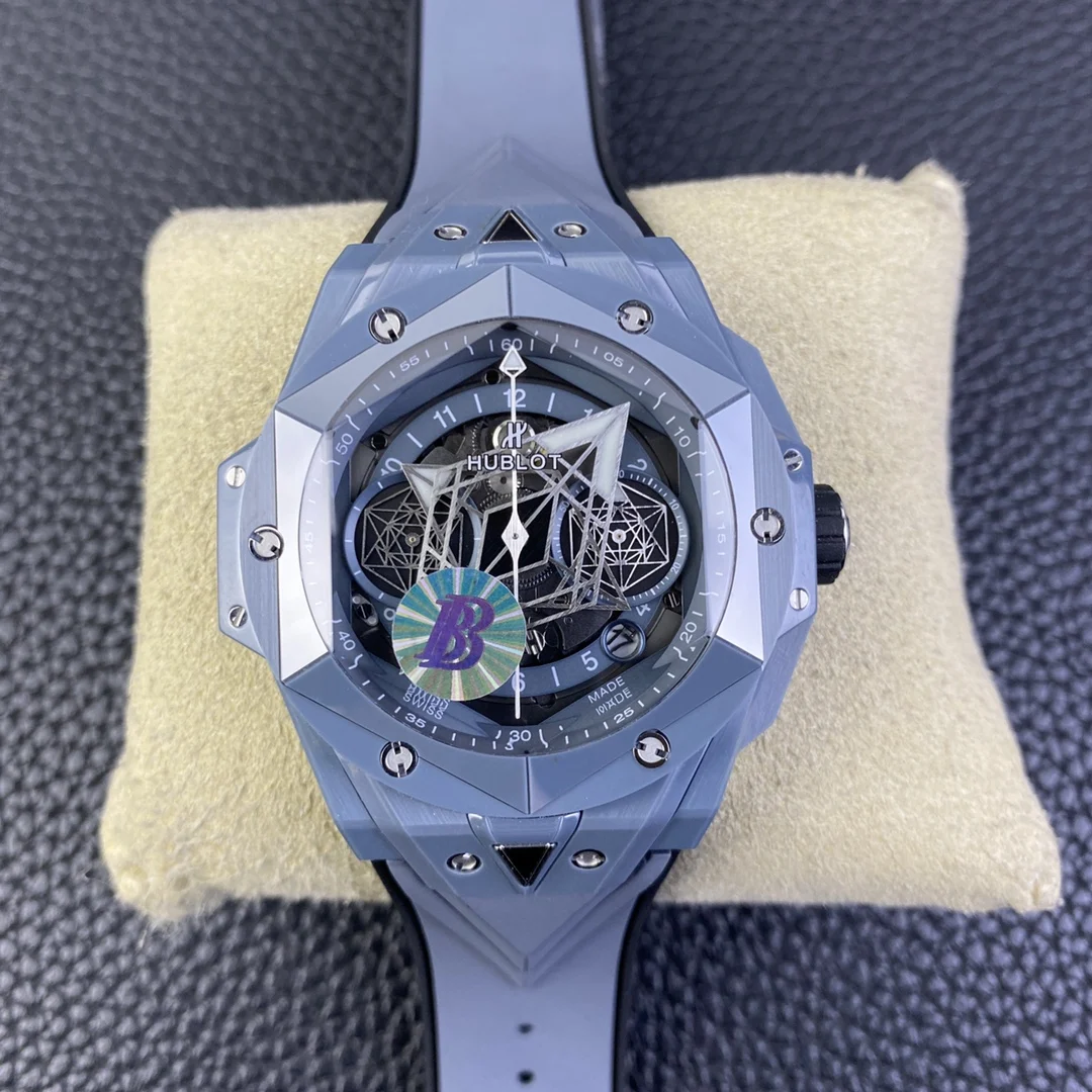 Hublot Big Bang Ceramic Green Dial 45mm — photographed off the sweep