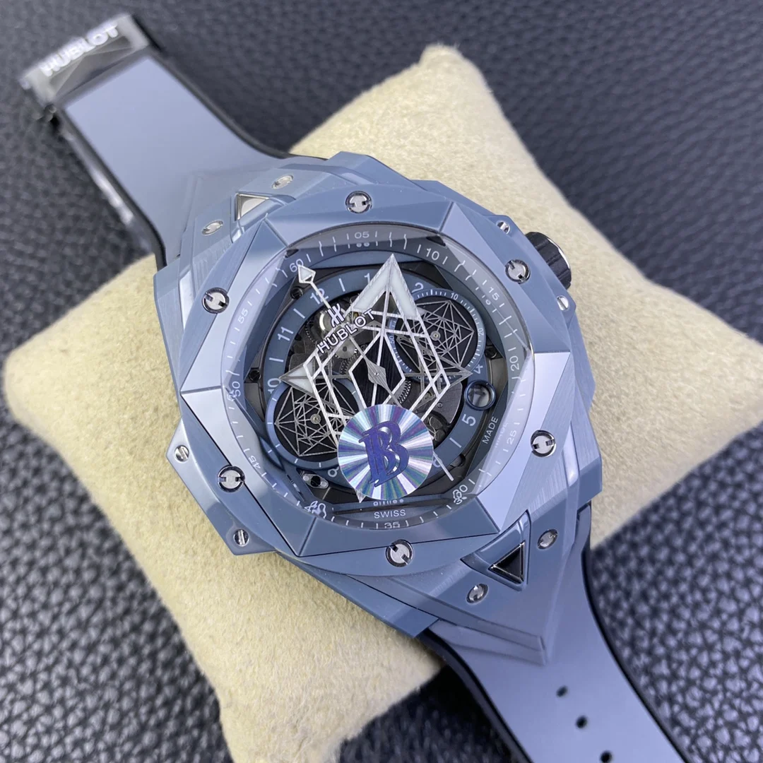 Hublot Big Bang Ceramic Green Dial 45mm — photographed off the sweep