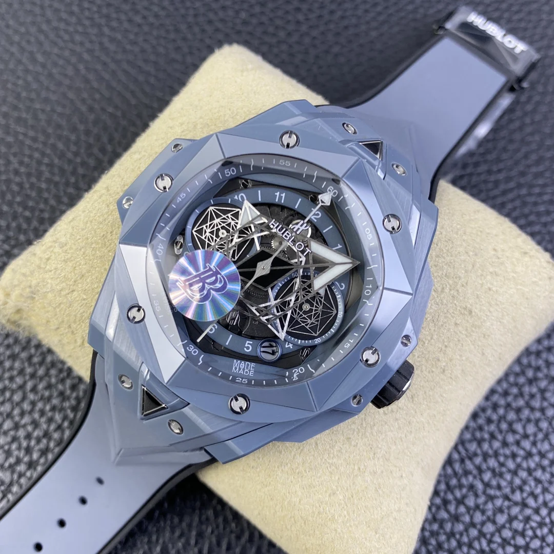 Hublot Big Bang Ceramic Green Dial 45mm — photographed off the sweep