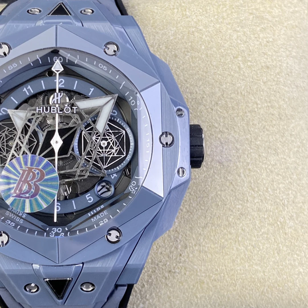 Hublot Big Bang Ceramic Green Dial 45mm — photographed off the sweep