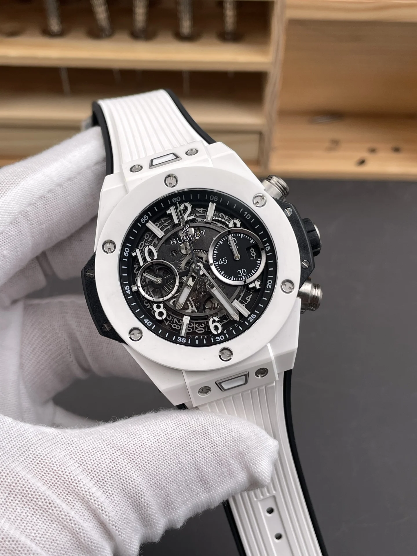 Hublot Big Bang Ceramic White Dial 42mm — photographed off the sweep