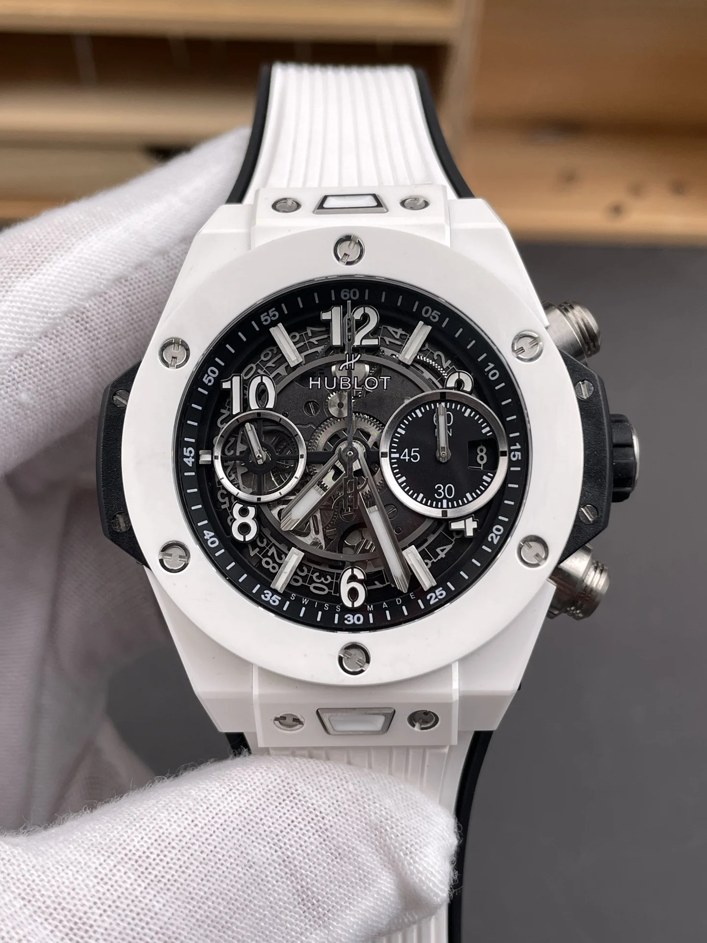 Hublot Big Bang Ceramic White Dial 42mm — photographed off the sweep