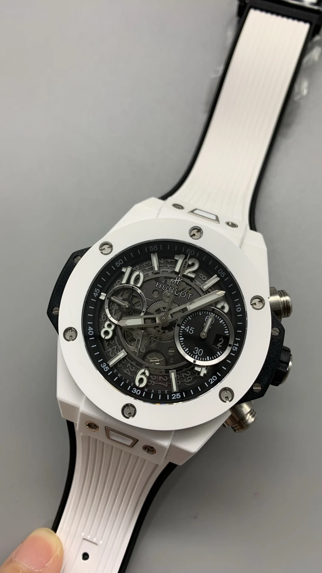 Hublot Big Bang Ceramic White Dial 42mm — photographed off the sweep