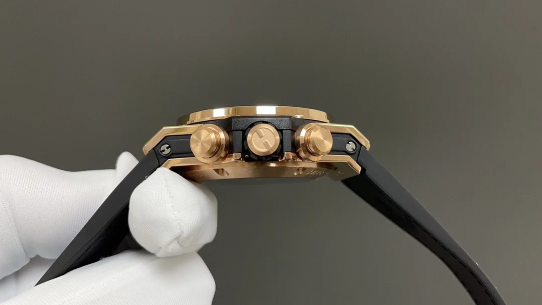 Hublot Big Bang Rainbow Diamond-Set — photographed off the sweep
