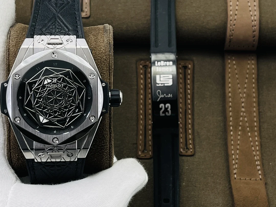 Hublot Big Bang Steel Black Dial 415.NX.1112.VR.MXM16 45mm — photographed off the sweep