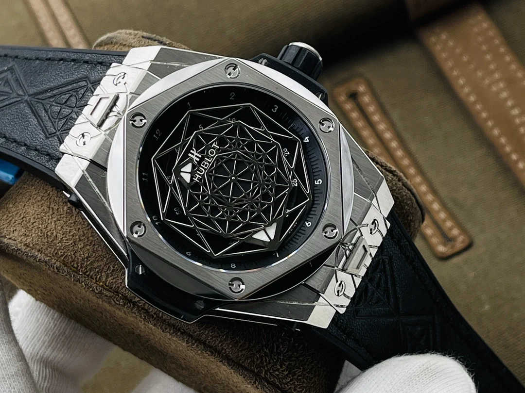 Hublot Big Bang Steel Black Dial 415.NX.1112.VR.MXM16 45mm — photographed off the sweep