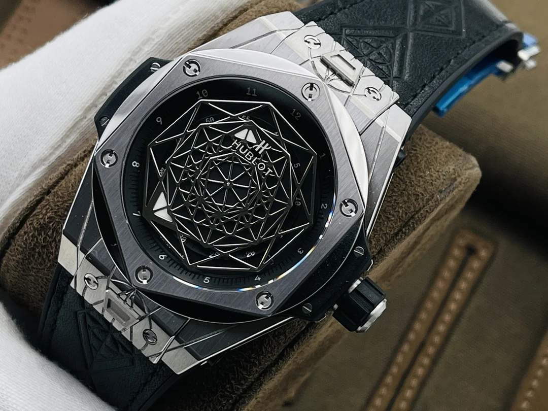 Hublot Big Bang Steel Black Dial 415.NX.1112.VR.MXM16 45mm — photographed off the sweep
