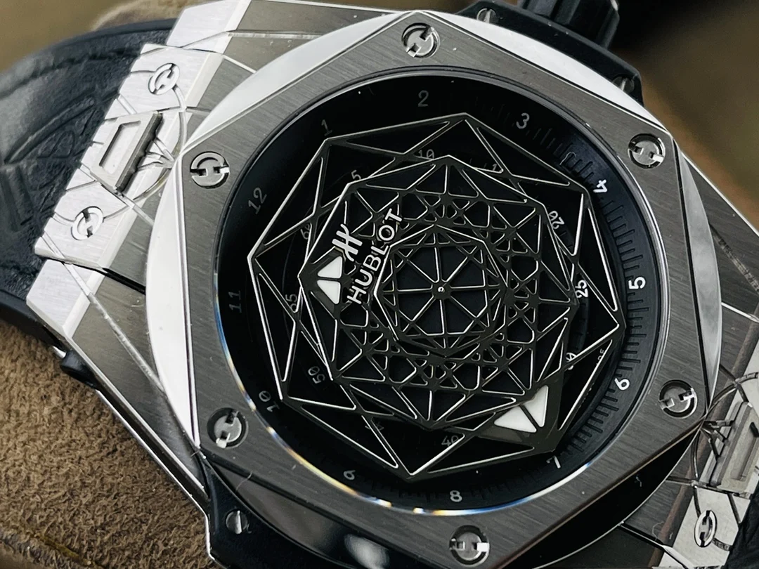 Hublot Big Bang Steel Black Dial 415.NX.1112.VR.MXM16 45mm — photographed off the sweep