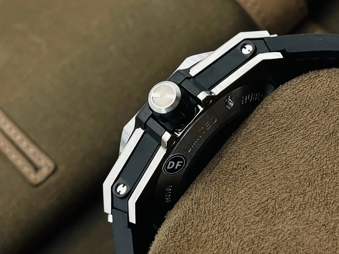 Hublot Big Bang Steel Black Dial 415.NX.1112.VR.MXM16 45mm — photographed off the sweep