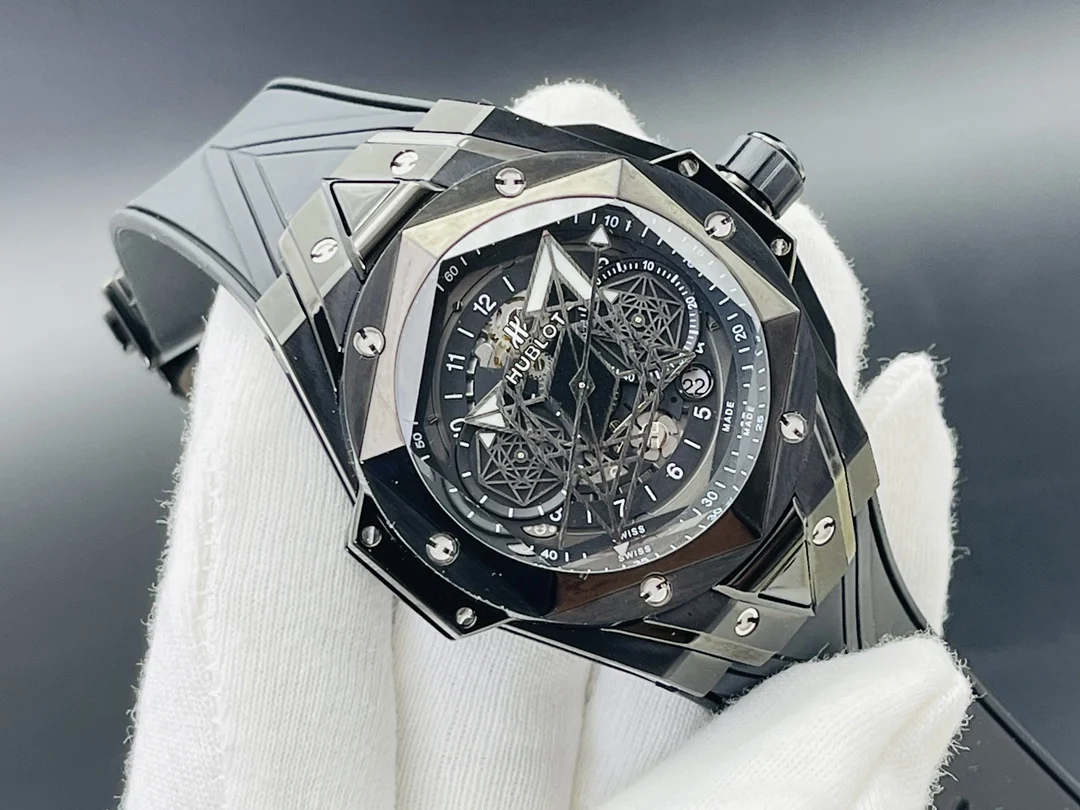 Hublot Big Bang Titanium Black Dial Diamond-Set 45mm — photographed off the sweep