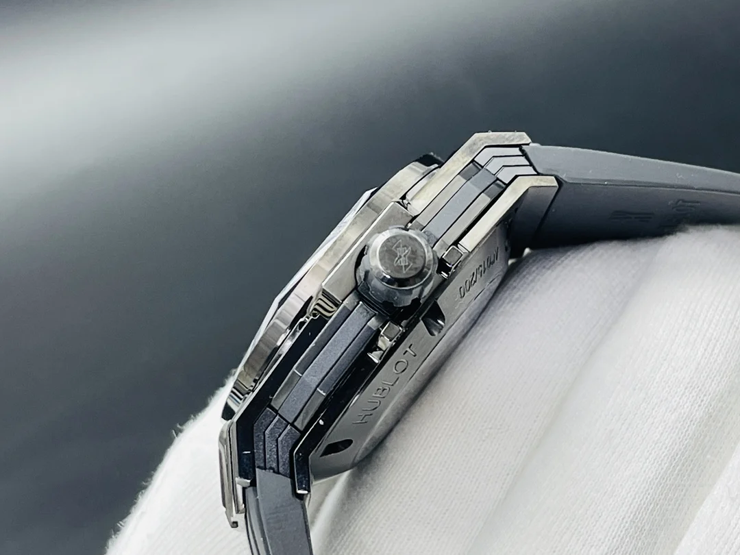 Hublot Big Bang Titanium Black Dial Diamond-Set 45mm — photographed off the sweep