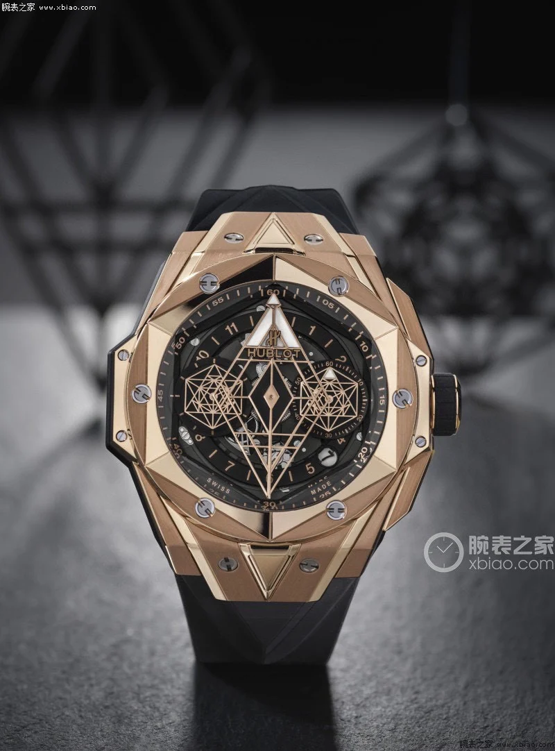 Hublot Big Bang Titanium Black Dial Diamond-Set 45mm — photographed off the sweep