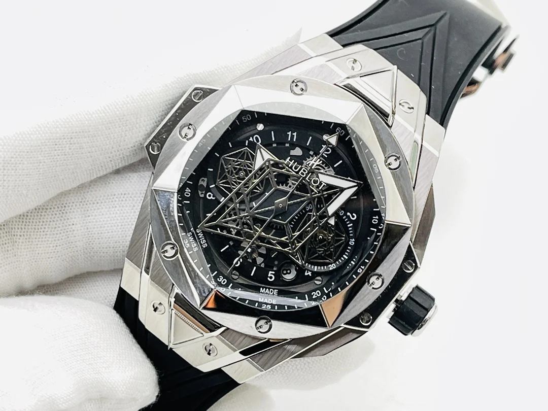 Hublot Big Bang Titanium Black Dial Diamond-Set 45mm — photographed off the sweep