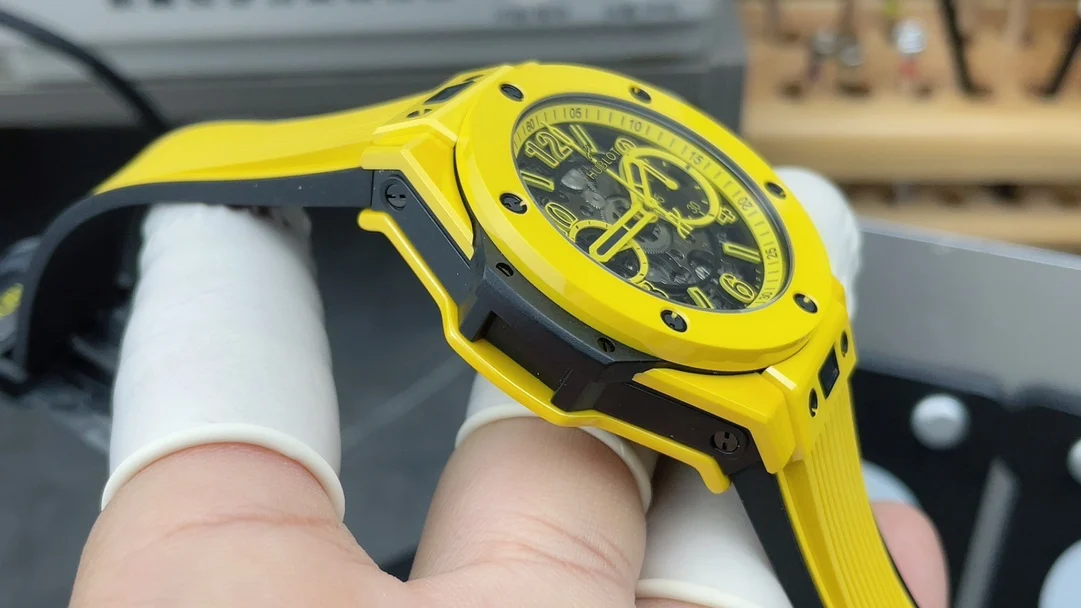 Hublot Big Bang Yellow Dial — photographed off the sweep