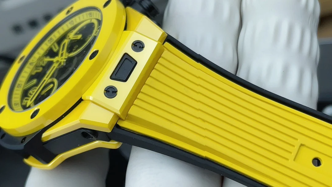 Hublot Big Bang Yellow Dial — photographed off the sweep