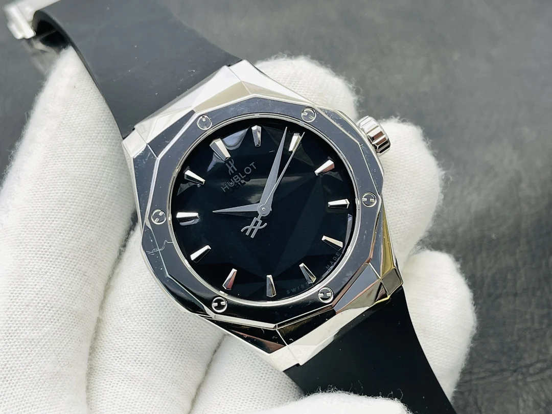 Hublot Classic Fusion Steel 40mm — photographed off the sweep