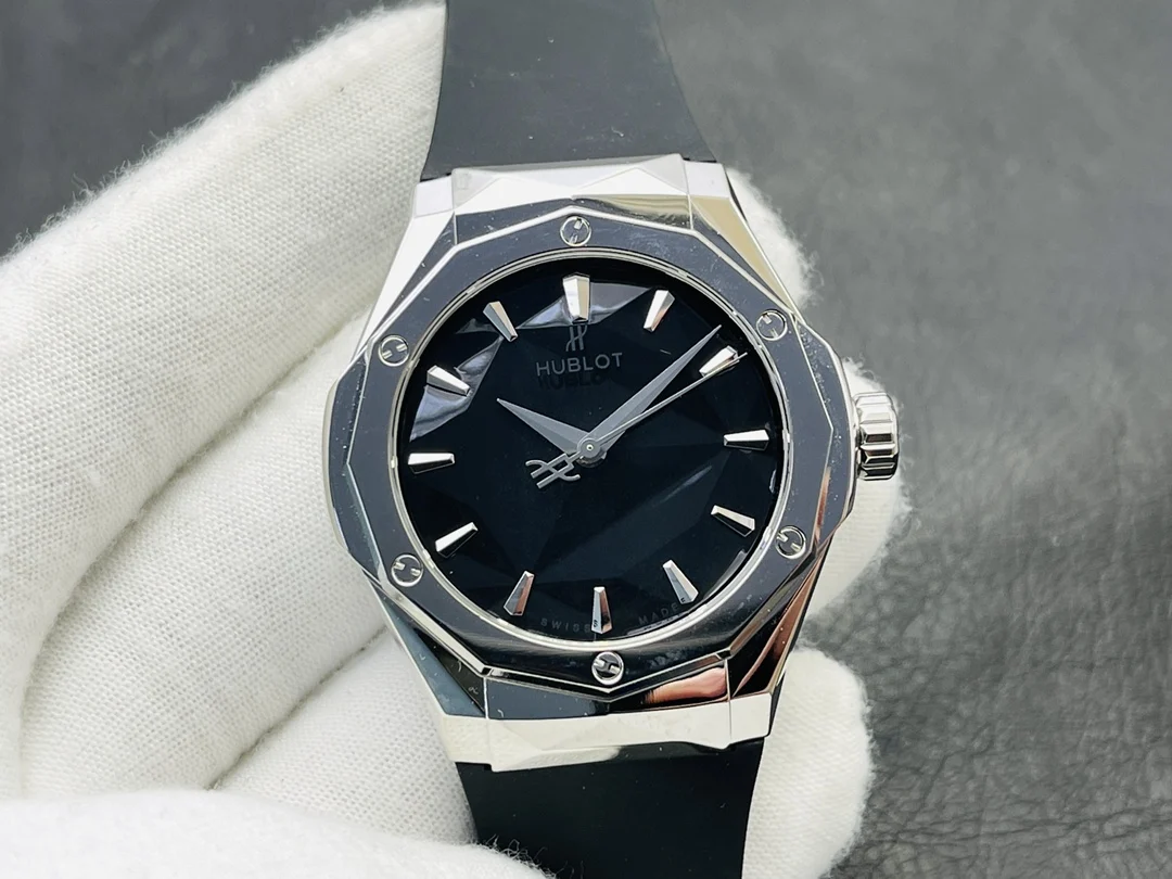 Hublot Classic Fusion Steel 40mm — photographed off the sweep