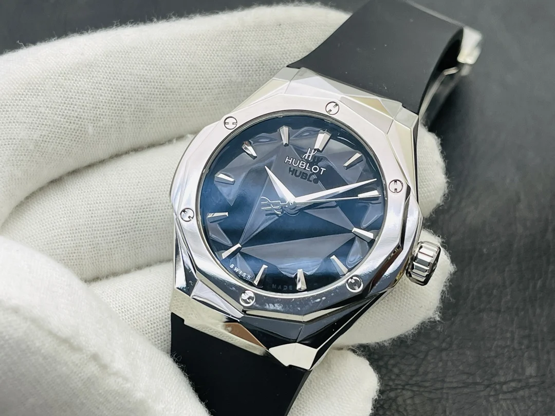 Hublot Classic Fusion Steel 40mm — photographed off the sweep