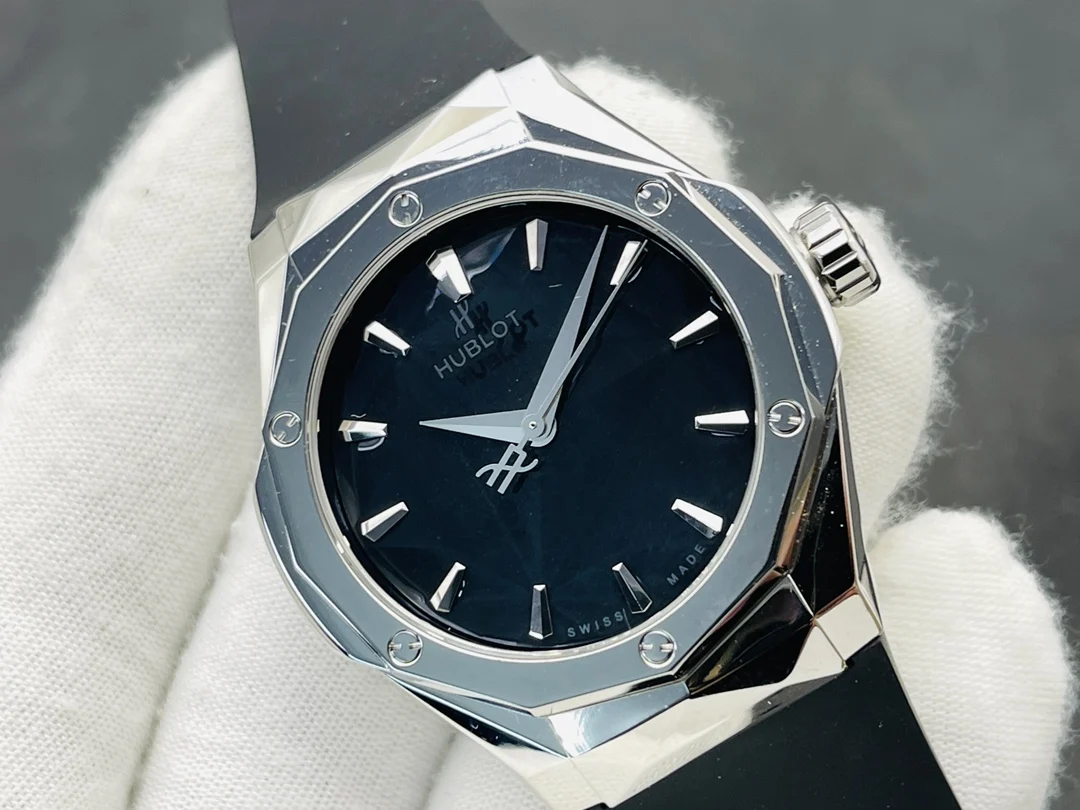 Hublot Classic Fusion Steel 40mm — photographed off the sweep