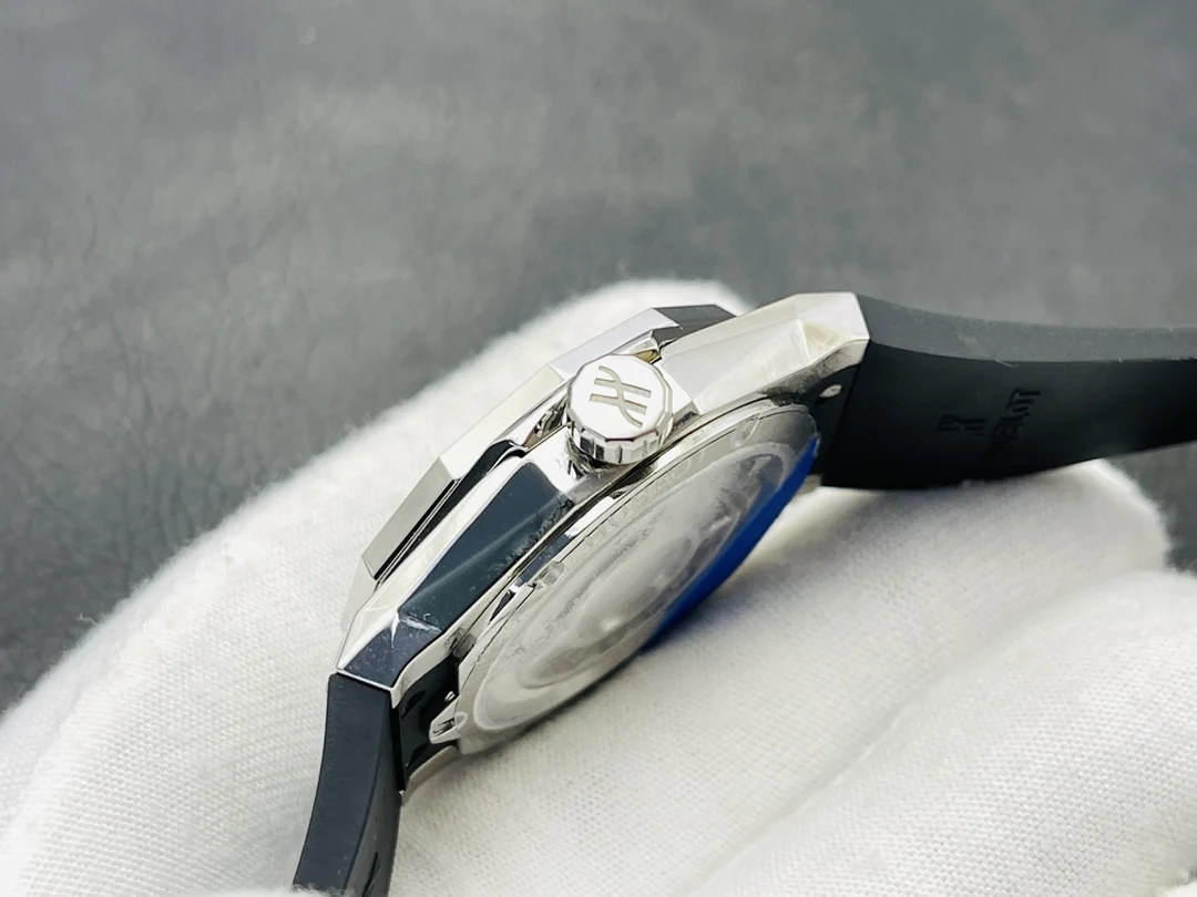 Hublot Classic Fusion Steel 40mm — photographed off the sweep