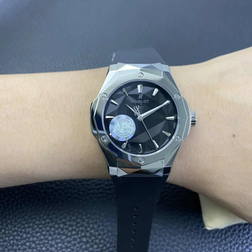 Hublot Classic Fusion Steel Diamond-Set 40mm
