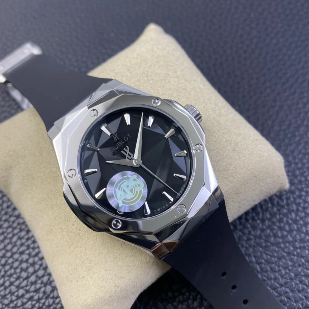 Hublot Classic Fusion Steel Diamond-Set 40mm — photographed off the sweep