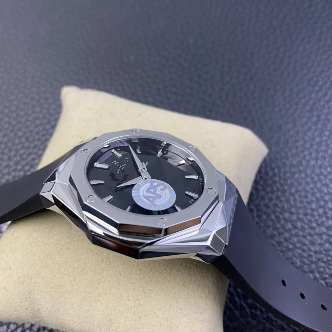 Hublot Classic Fusion Steel Diamond-Set 40mm — photographed off the sweep