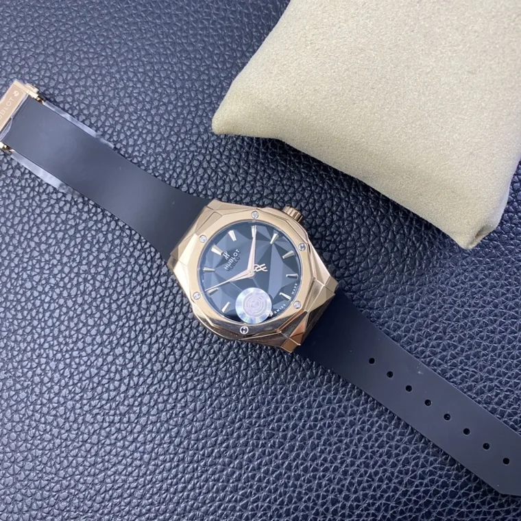 Hublot Classic Fusion Steel Diamond-Set 40mm
