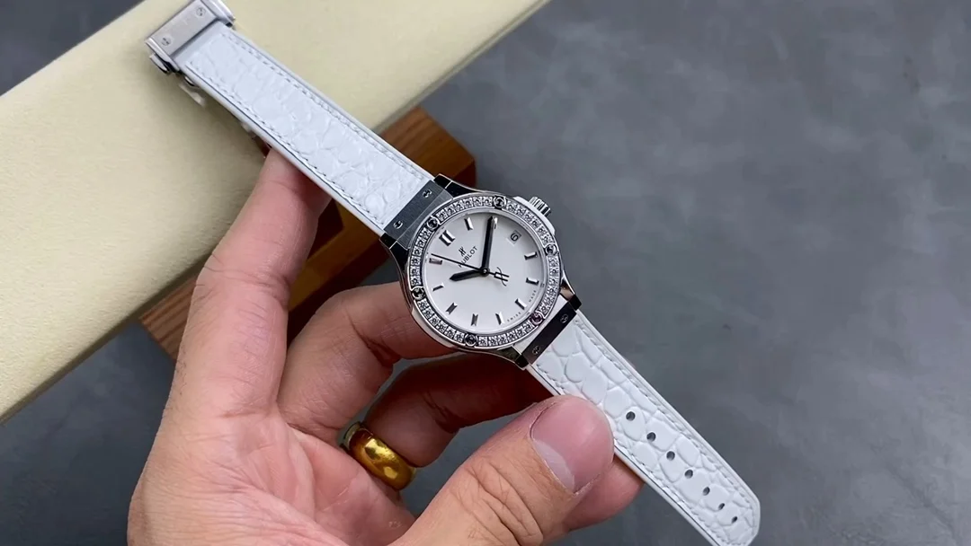 Hublot Classic Fusion White Dial 33mm